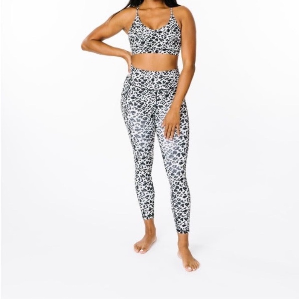 Zyia Active Snow Leopard Print Side Pocket Leggings 0